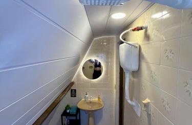 Casa estilo chale dúplex com 3 quartos, churrasqueira, balanço, chuveirão e a uma quadra da praia - Foto 45