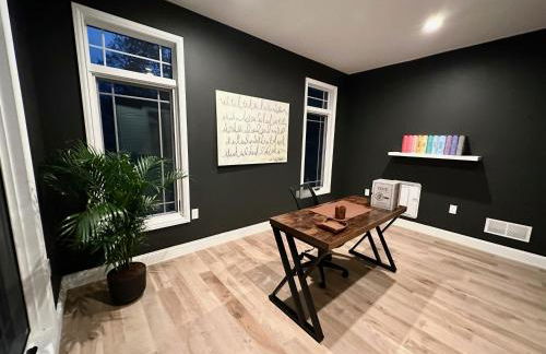 New Farmhouse, King Beds, Game Room, Hot Tub & View! - Foto 9