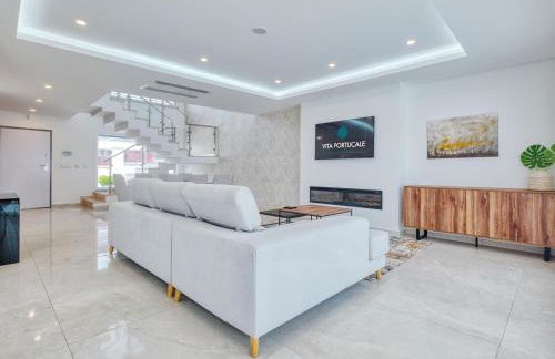 Vita Portucale ! Chic Luxe Villa with Saltwater Pool - Foto 6