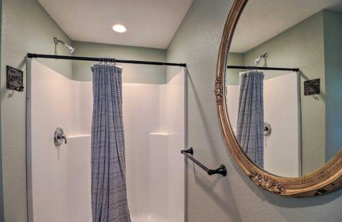 Expansive Cotter Cabin on White River with Deck! - Foto 13