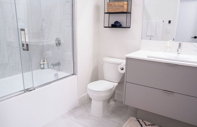 The Selkirk House by Revelstoke Vacations - Photo 33