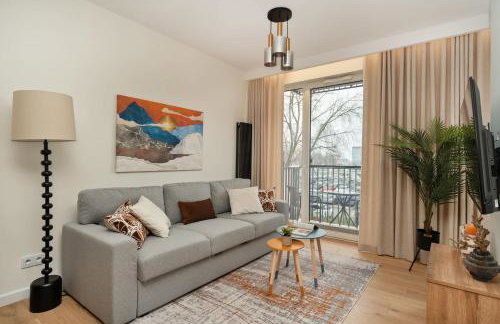 Stylish Studio in Ożarów Mazowiecki with Balcony by Noclegi Renters - Foto 1