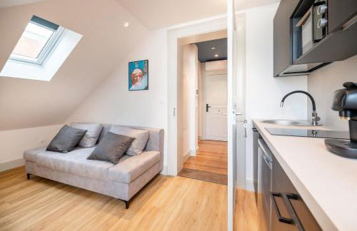 Chez Lilly - Neuf - Haut de Gamme - Tram - Proche centre-ville - Tout confort - Climatisation - Foto 3