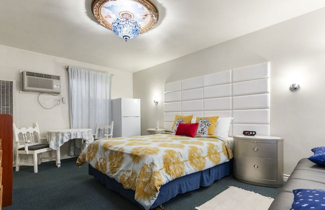 The New Star Motel with Studio-Kitchens: 1950s Extended-Stay Lodging and Retreat Center - Photo 25