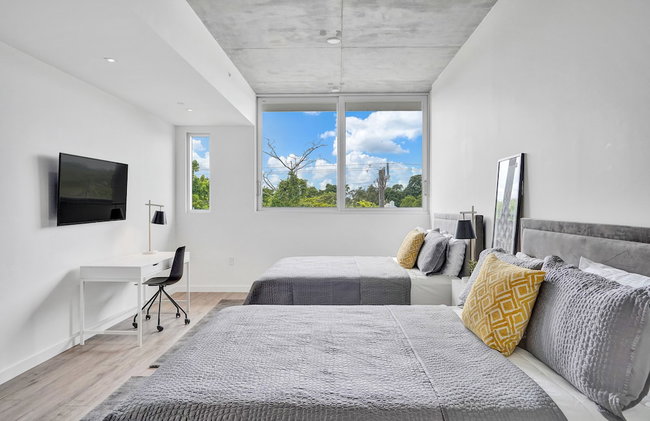 Design District Suites - Photo 23