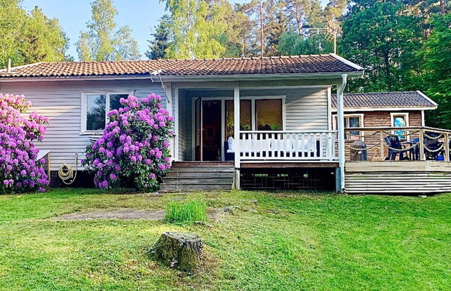 Bright Holiday House by the Lake - Photo 39