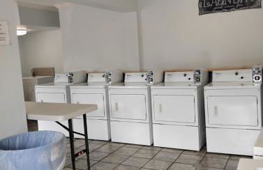 Gated 1 King Bedroom 1 Bath Apt with Full Kitchen 129 - Foto 12