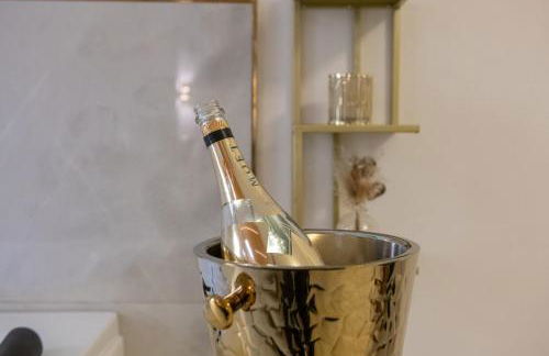 FASHION APARTMENT GOLD Bologna with JACUZZI & CAR GARAGE - Foto 38