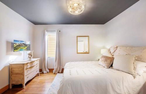 Spacious retreat w private backyard near downtown - Foto 25