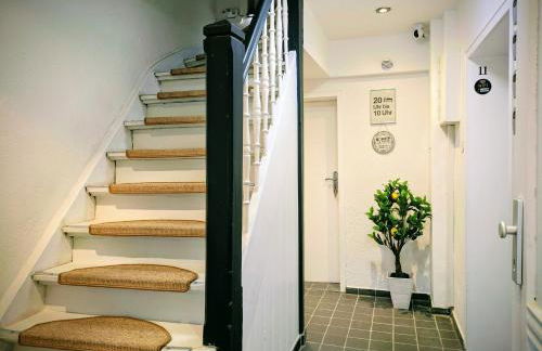 Monteurwohnung Ferienwohnung Kassel 1-4 Betten Zentral & Ruhig 3 Min zur Tram und Zug - Foto 1