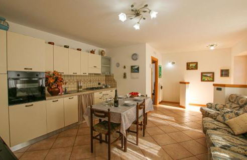 2 Bedroom Lovely Apartment In Frazione Zortea - Foto 4