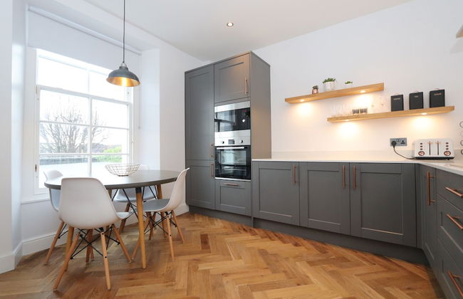 Dollar Apartments at 41 - Photo 9