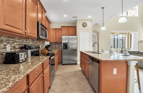 Near Disney - 5BR Home- Games Pool Hot Tub & BBQ - Foto 14