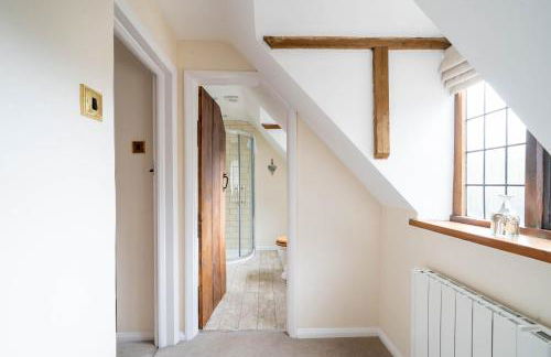 Cotswold Thatched Cottage - Photo 36