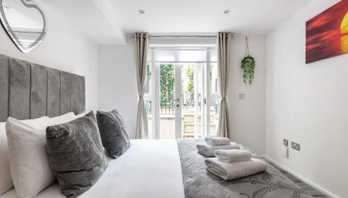 2 Minutes from Kings Cross 1 Bedroom Apartment with Private Patio - Foto 2
