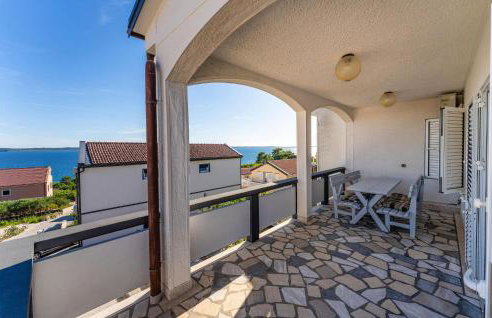 Stunning Apartment In Rtina - Photo 1