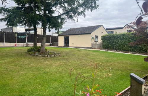 2 bedroom bungalow, 15 minutes to Alton Towers, dog friendly - Foto 55