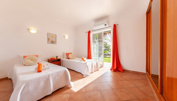Villa Peace by Algarve Vacation - Foto 4, Habitación