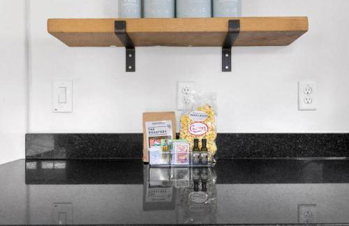 Urban Farmhouse-Sleeps 8 - Foto 31