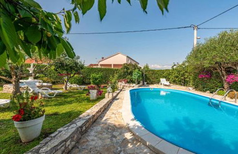 Four-Bedroom Holiday Home Lovinac With An Outdoor Swimming Pool 09 - Foto 10