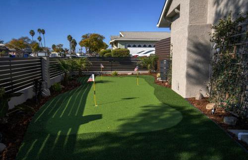 4BR Group Retreat w Golf Green, Poker & Fire Pit - Foto 1