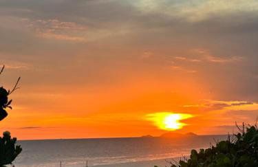 Pé na areia, vista incrível, casa aconchegante, ampla e de um astral - Foto 10