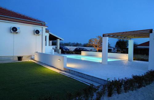 Holidayhouse Alirio with heated pool. - Foto 4