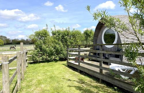 Armadilla 3 at Lee Wick Farm Cottages & Glamping - Foto 1