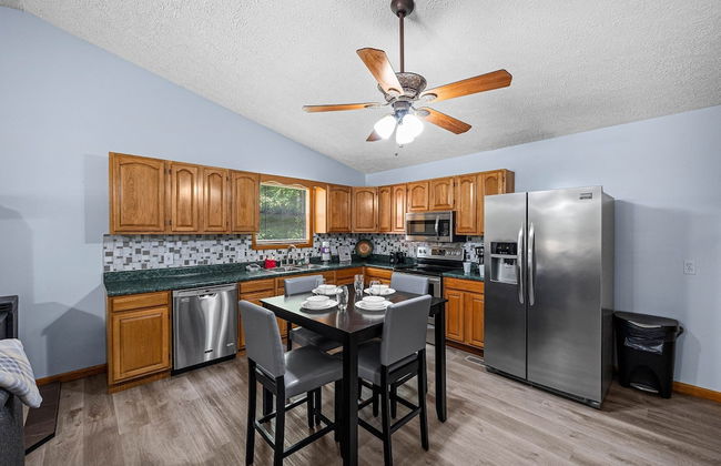 Andy Woods Lodge - 4 Bedrooms, 1.5 Baths, Sleeps 8 4 Home by RedAwning - Foto 9