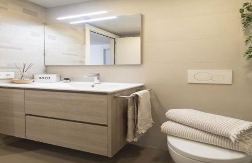 Seafront Apartment in Calella with Beach Access - Photo 32