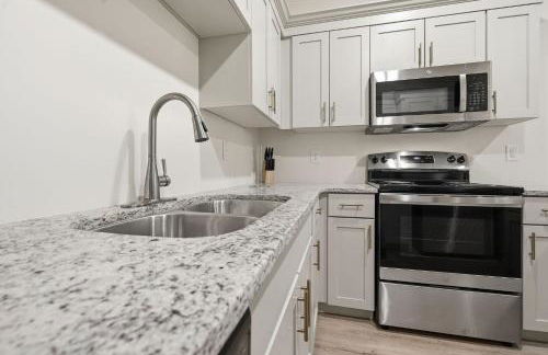 Chic 2BR2BA Home Great Location - Photo 7