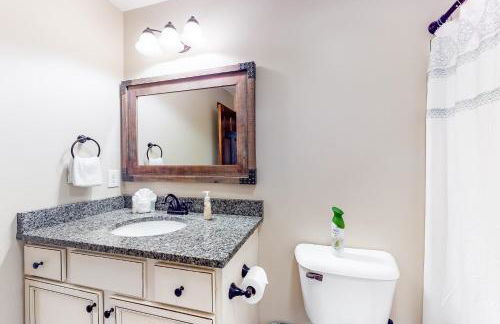 Lakefront Retreat Sleeps 6 Fireplace Boat Slip - Foto 21