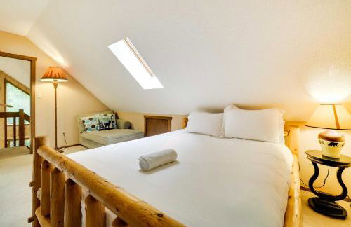 Fire Pit and Games! Secluded Chalet 30 Mi to Montage - Foto 19