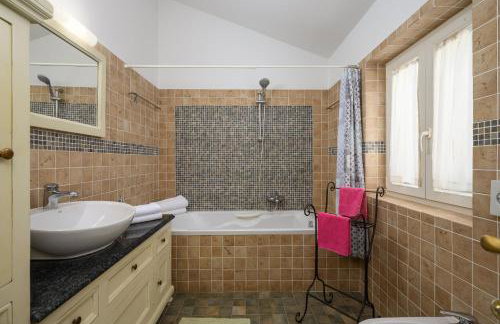 Villa Lipa for 8 persons near Pula with 41 m2 heated pool, beautiful garden, sauna & kids playground - Foto 45