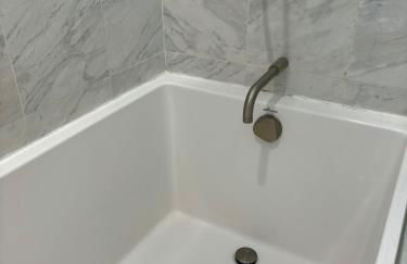 2 bedroom bungalow with hot tub - Photo 72