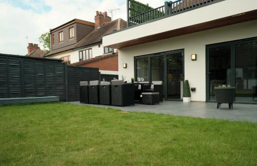 Modern Spacious House - Sleeps 16, Free Parking, Sun Terrace - Foto 48