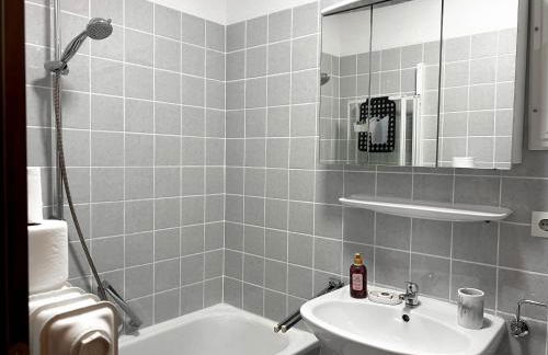 Helle 2 Zimmer Wohnung mit Balkon gemütlich & zentral - Foto 5