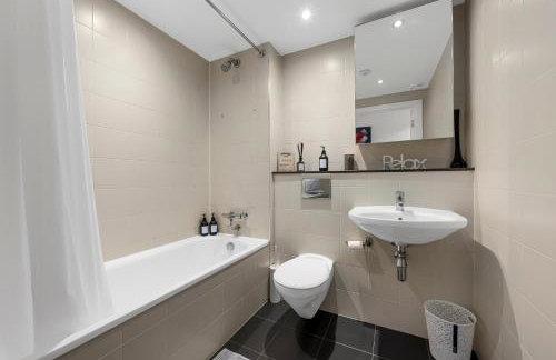 Waterfront Panorama – 2BR + Balcony, Near Stadium - Foto 19