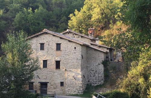 restored water mill with rockpools and waterfall - Foto 9