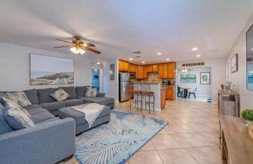 Ventur Tropical w Hot Tub Close to Beach - Photo 9