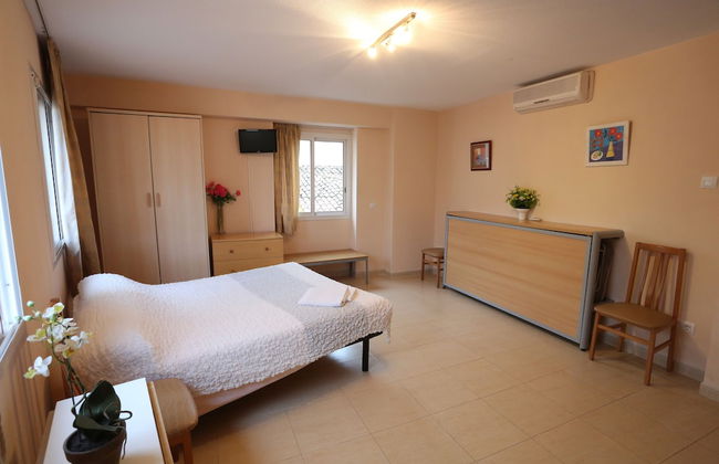 Royal Inn Aparthotel - Photo 7