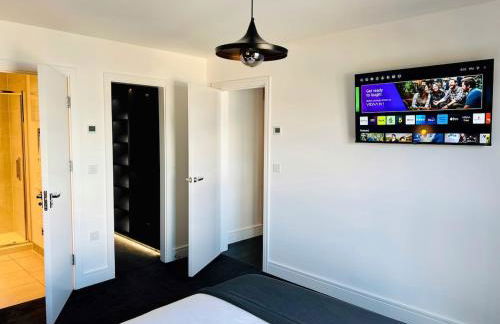 Luxury 2 Bed Apartment - River Views - Parking - Photo 7