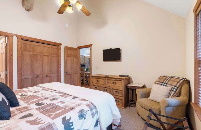 Simons Treetop Cabin 2 BDR in Popular Resort! - Photo 3