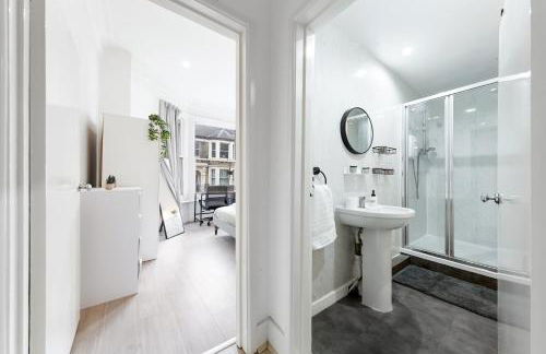 Urban Hideaway, Private Garden, 2 Mins to Station - Foto 18