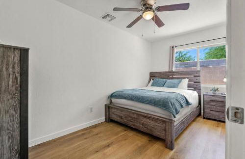 l NEW l Fully Remodeled 3BR 2BTH l 1 Min to Veterans Memorial Park - Foto 10