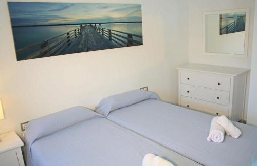 Superb Seafront Villa - Photo 18