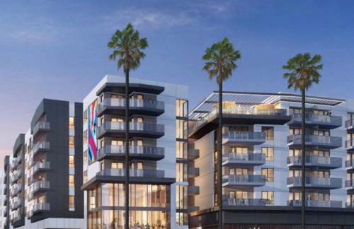 Hollywood Penthouse with Balcony & Pool View - Photo 3