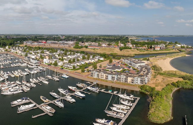 Villa in Hellevoetsluis Near North Sea Beach - Photo 26