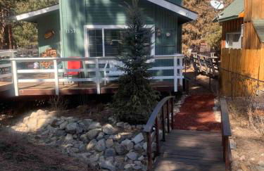 Spacious cozy chalet huge deck over seasonal creek - Foto 53