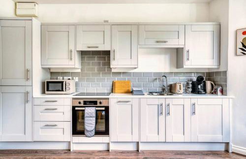 Stunning 2 Bed by the City Centre & Bute Park - Foto 26